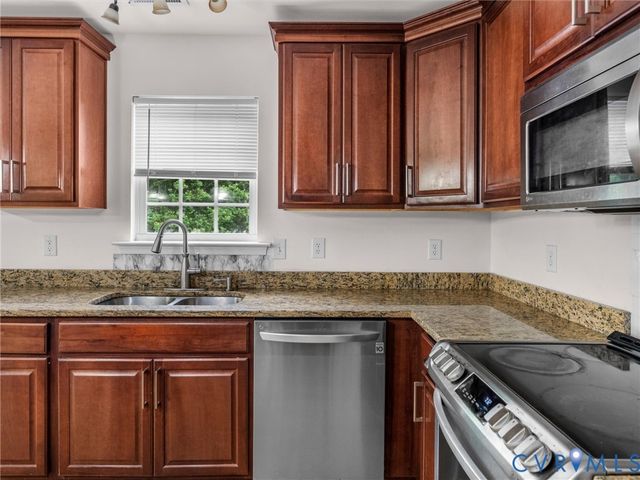 13207 Abbeydale Dr, Chesterfield, VA 23831