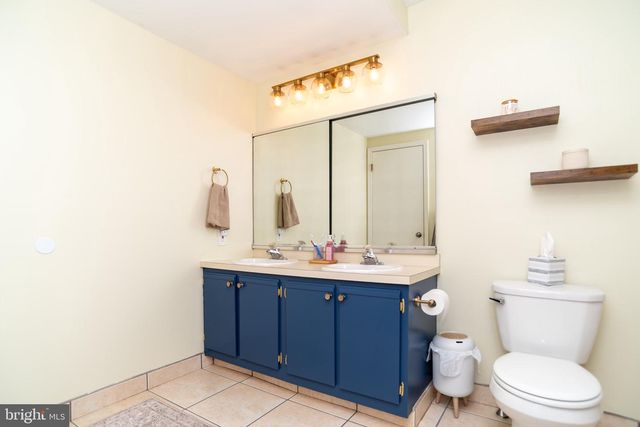 94 CATHERINE CT, Levittown, PA 19057