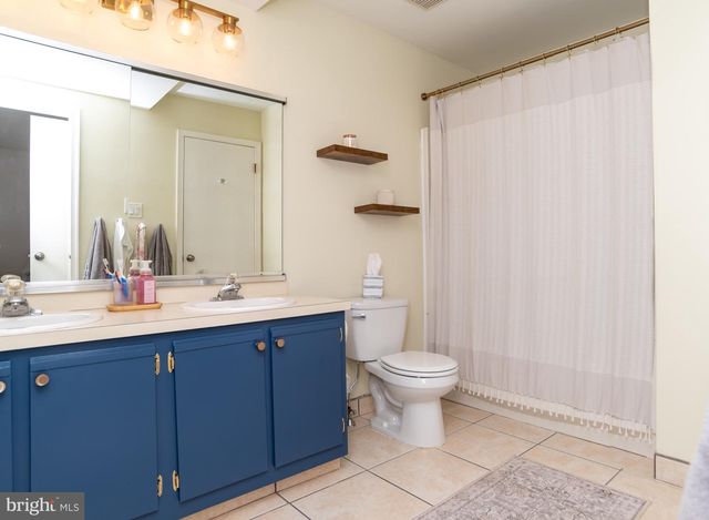 94 CATHERINE CT, Levittown, PA 19057