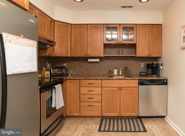 94 CATHERINE CT, Levittown, PA 19057