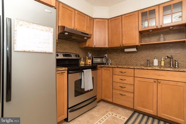 94 CATHERINE CT, Levittown, PA 19057