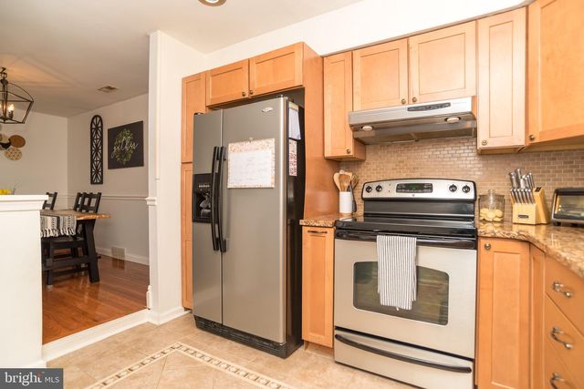 94 CATHERINE CT, Levittown, PA 19057