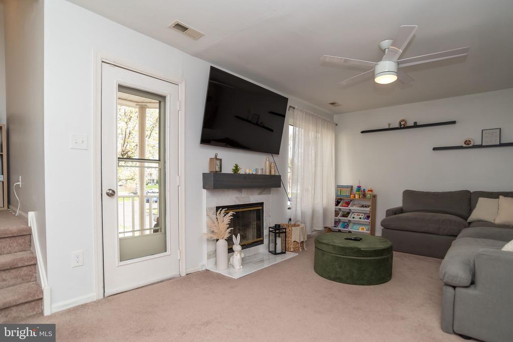 94 CATHERINE CT, Levittown, PA 19057