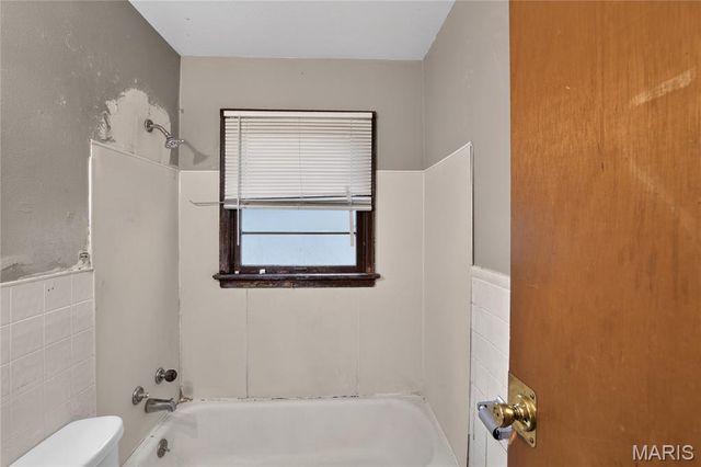 1240 Lakeview Avenue, St Louis, MO 63138