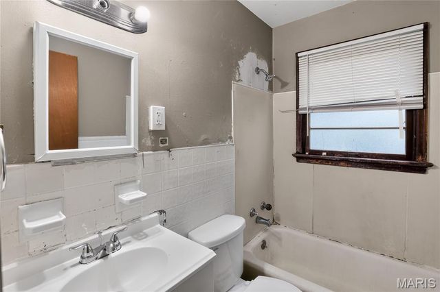 1240 Lakeview Avenue, St Louis, MO 63138