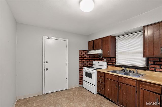 1240 Lakeview Avenue, St Louis, MO 63138