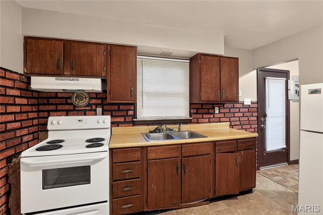 1240 Lakeview Avenue, St Louis, MO 63138