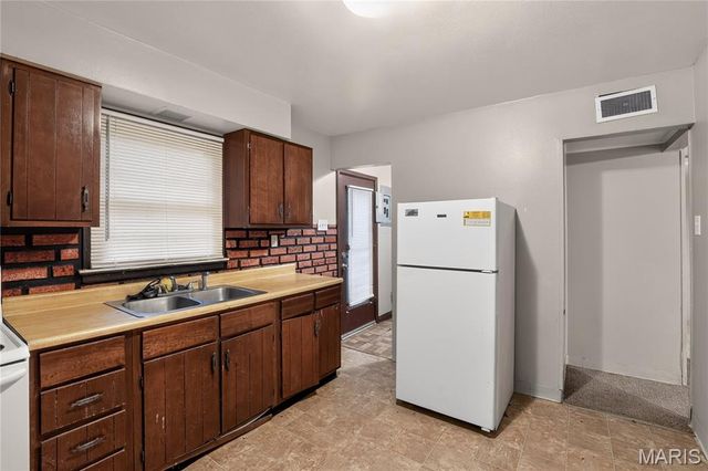 1240 Lakeview Avenue, St Louis, MO 63138
