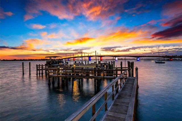 280 GOLDEN GATE POINT 200, Sarasota, FL 34236