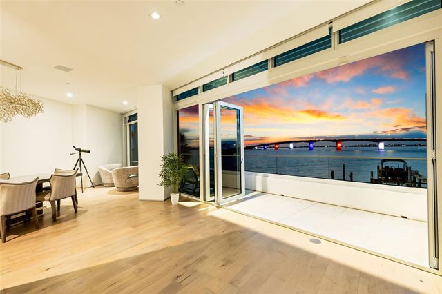 280 GOLDEN GATE POINT 200, Sarasota, FL 34236