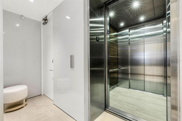 280 GOLDEN GATE POINT 200, Sarasota, FL 34236