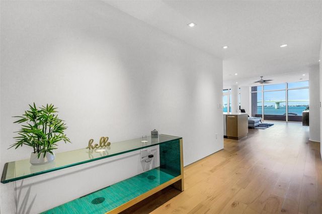 280 GOLDEN GATE POINT 200, Sarasota, FL 34236