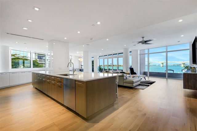 280 GOLDEN GATE POINT 200, Sarasota, FL 34236