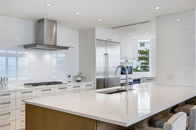 280 GOLDEN GATE POINT 200, Sarasota, FL 34236