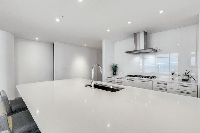 280 GOLDEN GATE POINT 200, Sarasota, FL 34236