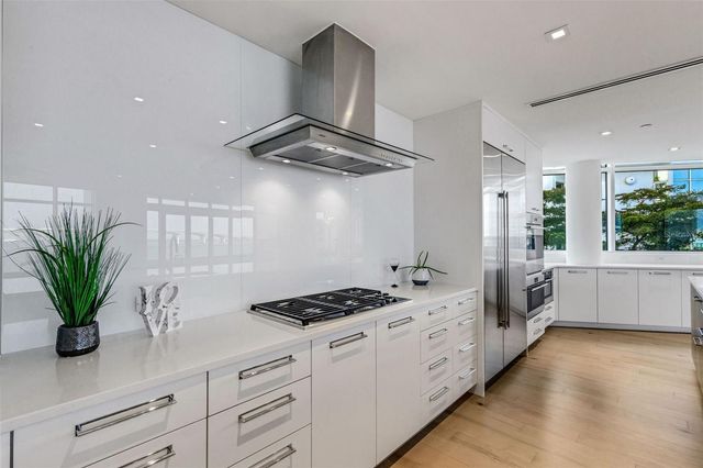 280 GOLDEN GATE POINT 200, Sarasota, FL 34236