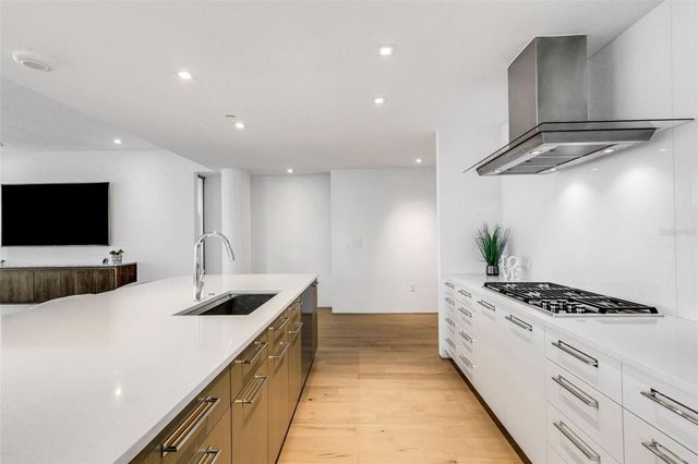 280 GOLDEN GATE POINT 200, Sarasota, FL 34236