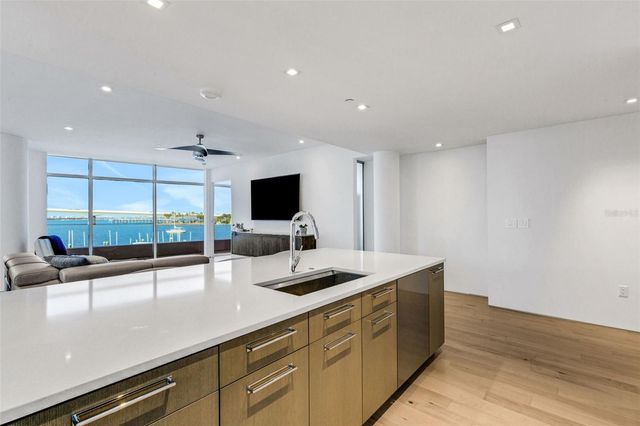 280 GOLDEN GATE POINT 200, Sarasota, FL 34236