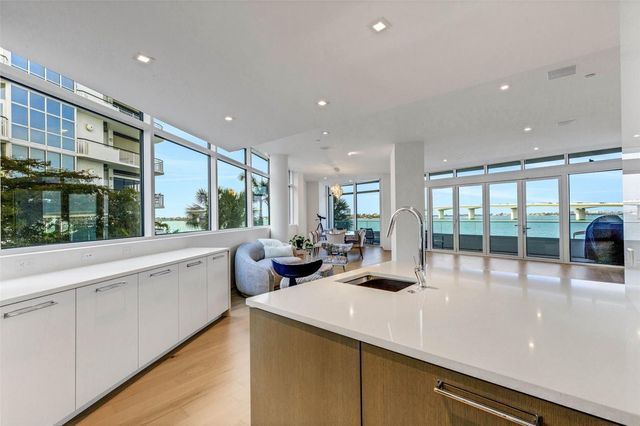 280 GOLDEN GATE POINT 200, Sarasota, FL 34236
