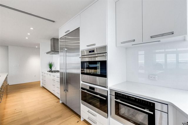 280 GOLDEN GATE POINT 200, Sarasota, FL 34236