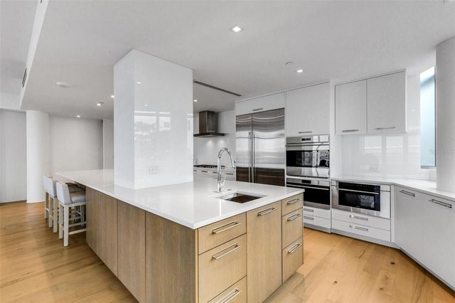 280 GOLDEN GATE POINT 200, Sarasota, FL 34236