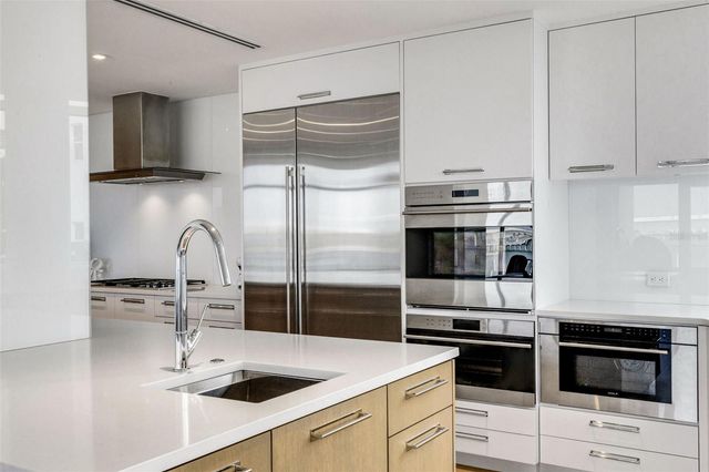 280 GOLDEN GATE POINT 200, Sarasota, FL 34236