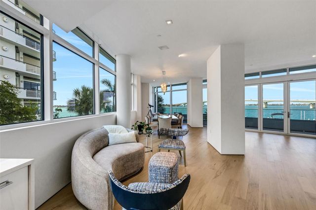 280 GOLDEN GATE POINT 200, Sarasota, FL 34236