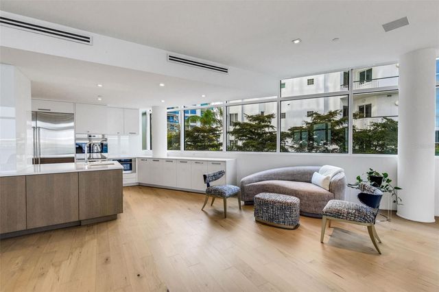 280 GOLDEN GATE POINT 200, Sarasota, FL 34236