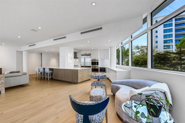 280 GOLDEN GATE POINT 200, Sarasota, FL 34236