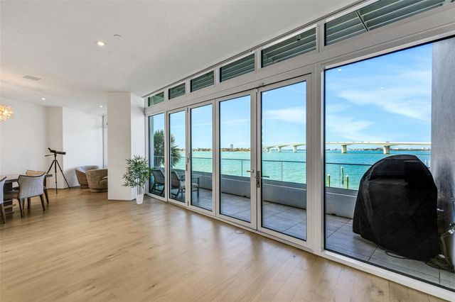 280 GOLDEN GATE POINT 200, Sarasota, FL 34236