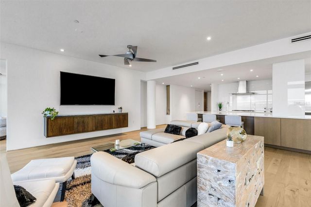 280 GOLDEN GATE POINT 200, Sarasota, FL 34236