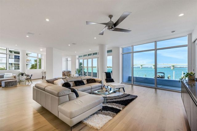 280 GOLDEN GATE POINT 200, Sarasota, FL 34236