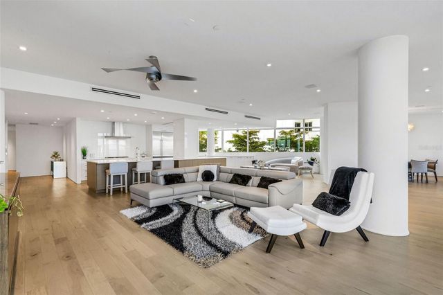 280 GOLDEN GATE POINT 200, Sarasota, FL 34236