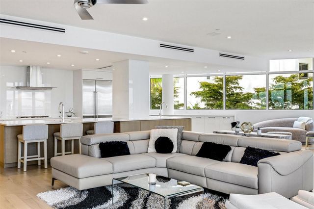 280 GOLDEN GATE POINT 200, Sarasota, FL 34236