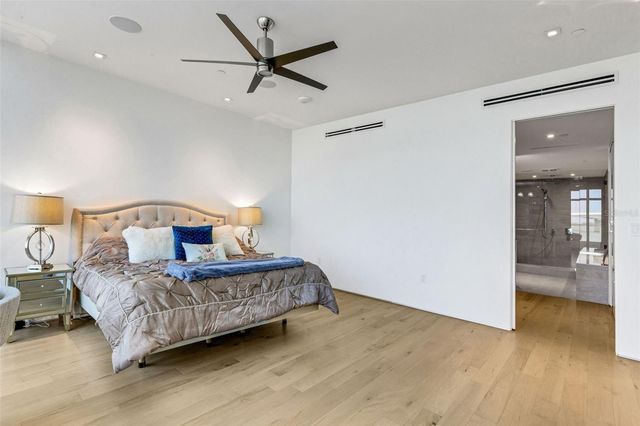 280 GOLDEN GATE POINT 200, Sarasota, FL 34236