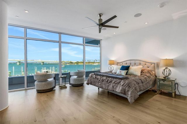 280 GOLDEN GATE POINT 200, Sarasota, FL 34236