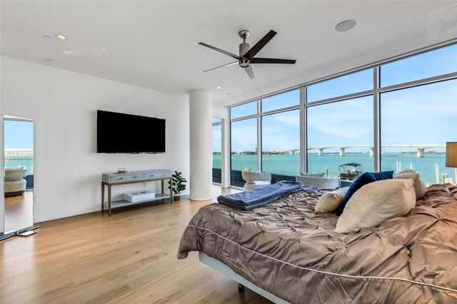 280 GOLDEN GATE POINT 200, Sarasota, FL 34236