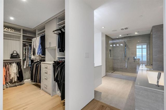 280 GOLDEN GATE POINT 200, Sarasota, FL 34236