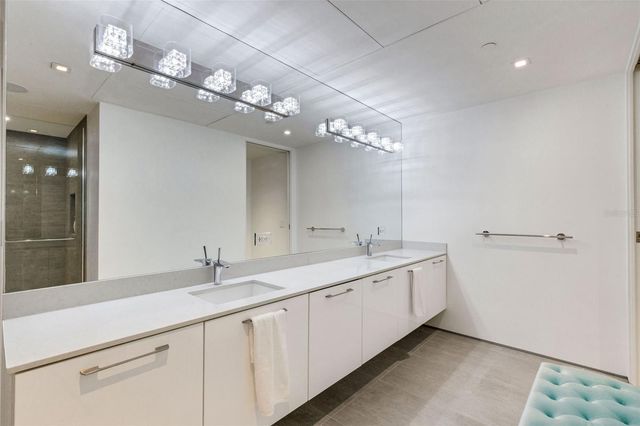 280 GOLDEN GATE POINT 200, Sarasota, FL 34236