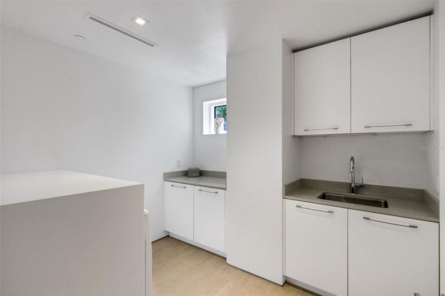 280 GOLDEN GATE POINT 200, Sarasota, FL 34236