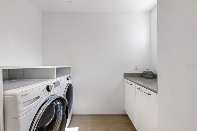 280 GOLDEN GATE POINT 200, Sarasota, FL 34236