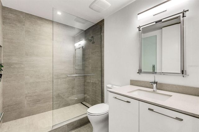 280 GOLDEN GATE POINT 200, Sarasota, FL 34236