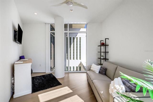 280 GOLDEN GATE POINT 200, Sarasota, FL 34236