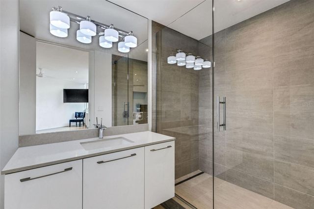 280 GOLDEN GATE POINT 200, Sarasota, FL 34236