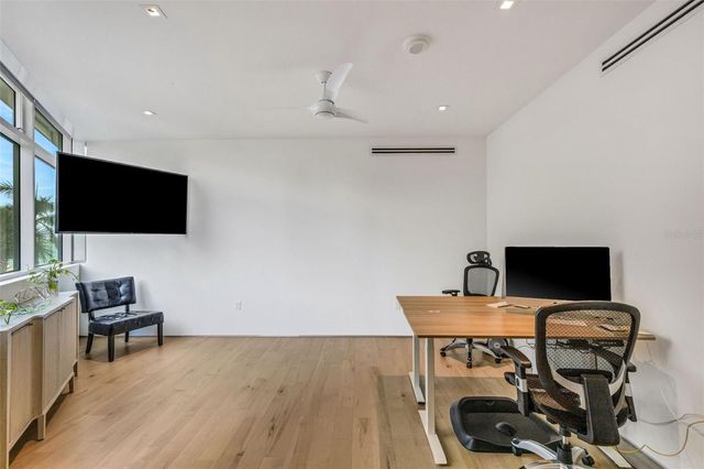 280 GOLDEN GATE POINT 200, Sarasota, FL 34236