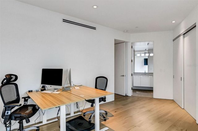 280 GOLDEN GATE POINT 200, Sarasota, FL 34236