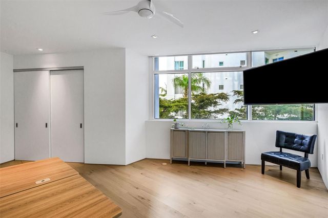 280 GOLDEN GATE POINT 200, Sarasota, FL 34236