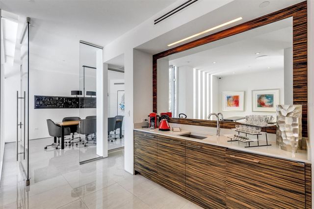 280 GOLDEN GATE POINT 200, Sarasota, FL 34236