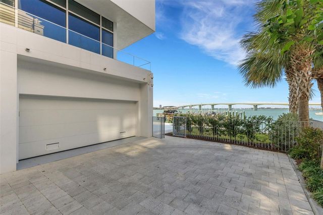 280 GOLDEN GATE POINT 200, Sarasota, FL 34236