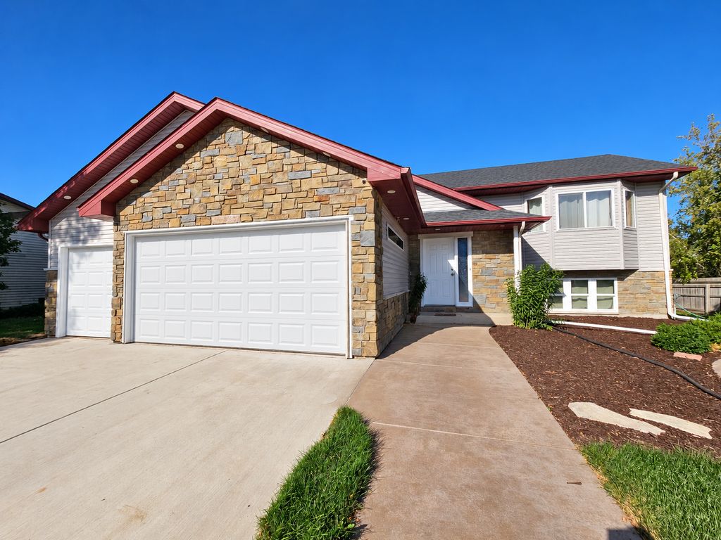 111 Hill Street, Montrose, MN 55363 — exterior